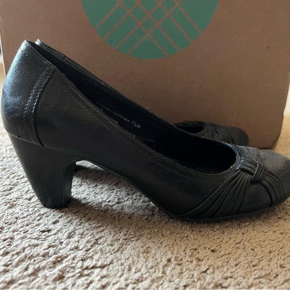 BASS | Black leather chunky heels, women’s 7.5 - Picture 11 of 11